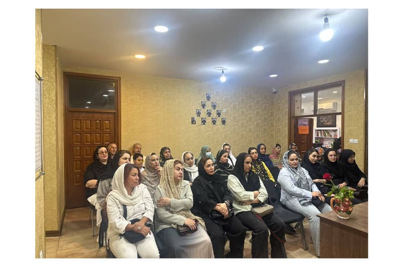 ‏جلسه انجمن اولیا و مربیان پایه یازدهم با دبیران